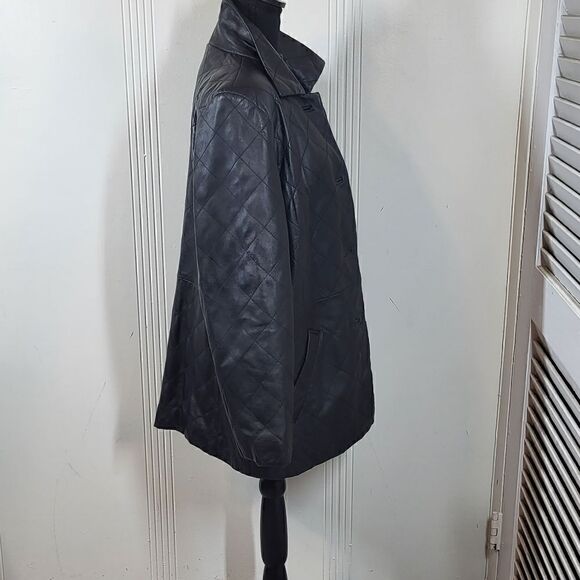 Modern Essentials Women's Black Leather Jacket - Picture 4 of 7